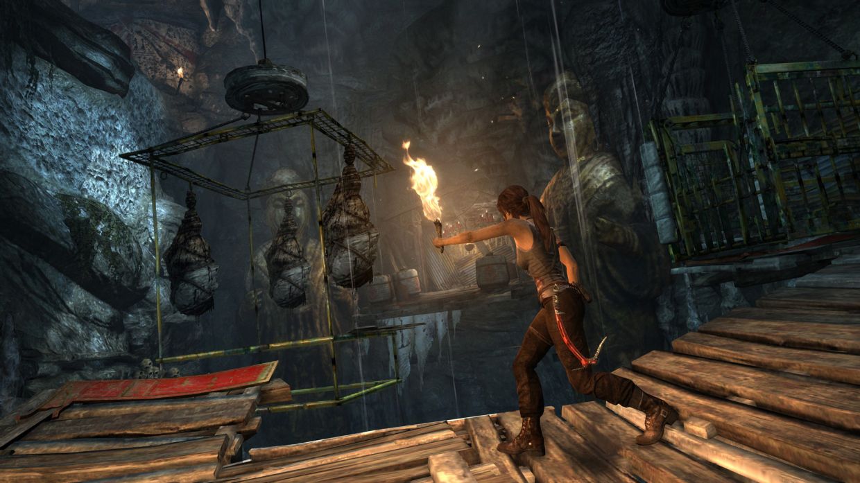 Tomb Raider — исследование пещеры с деревянными конструкциями и ловушками