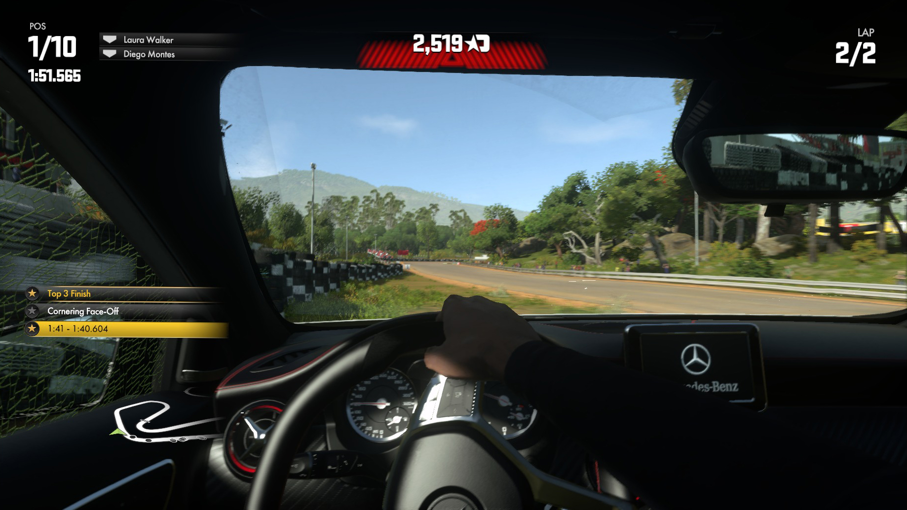 Вид из салона автомобиля во время гонки в Driveclub
