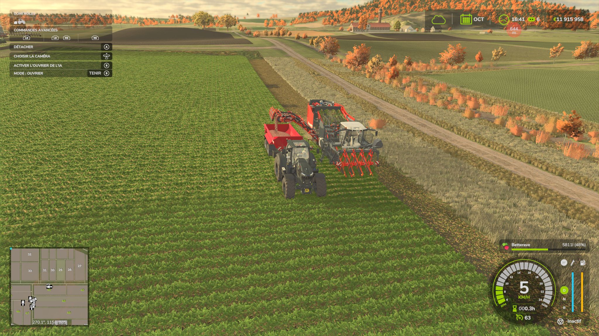 Сельскохозяйственная техника работает на поле в Farming Simulator 25