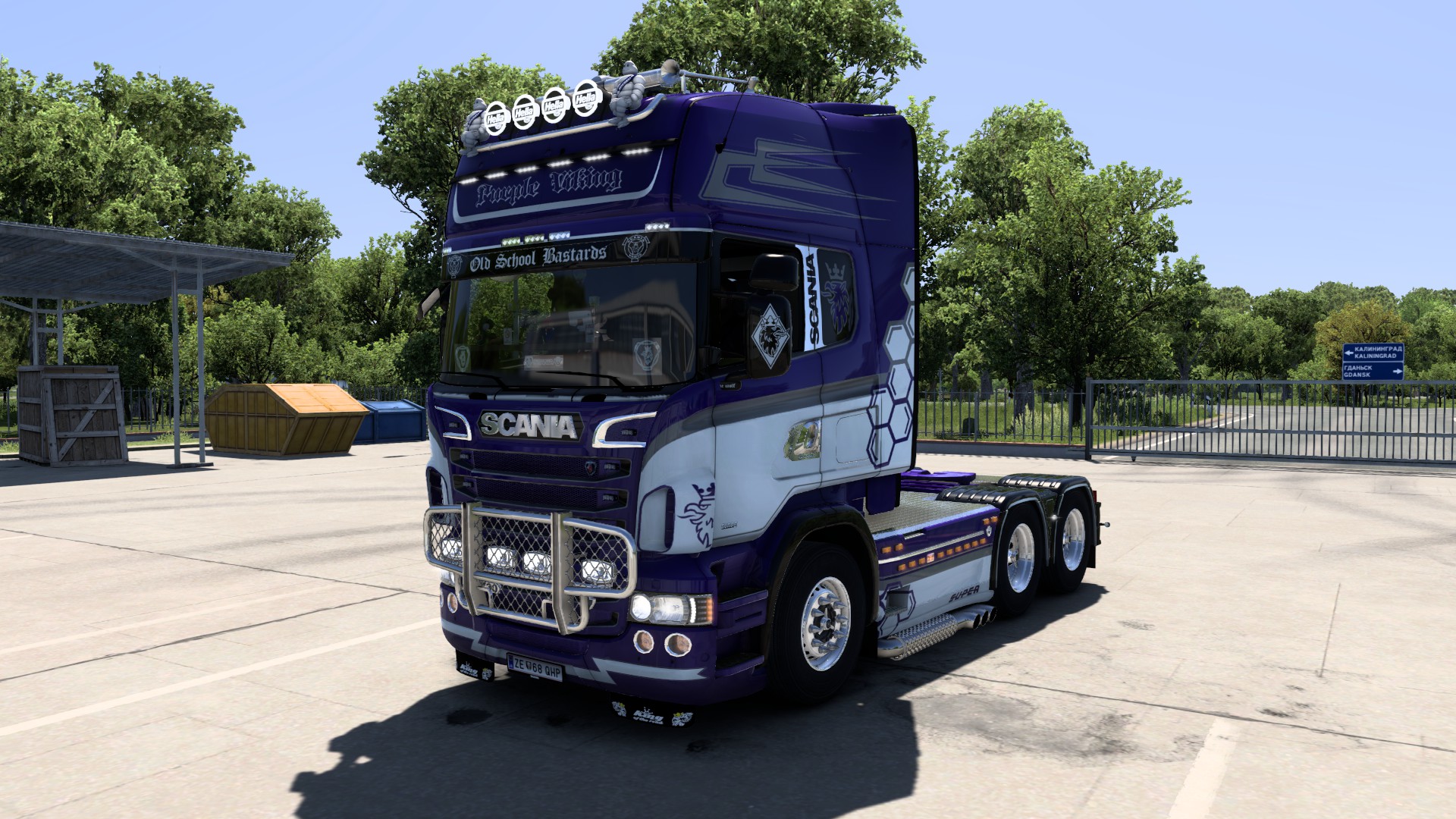 Грузовик возле парковочной площадки в Euro Truck Simulator 2