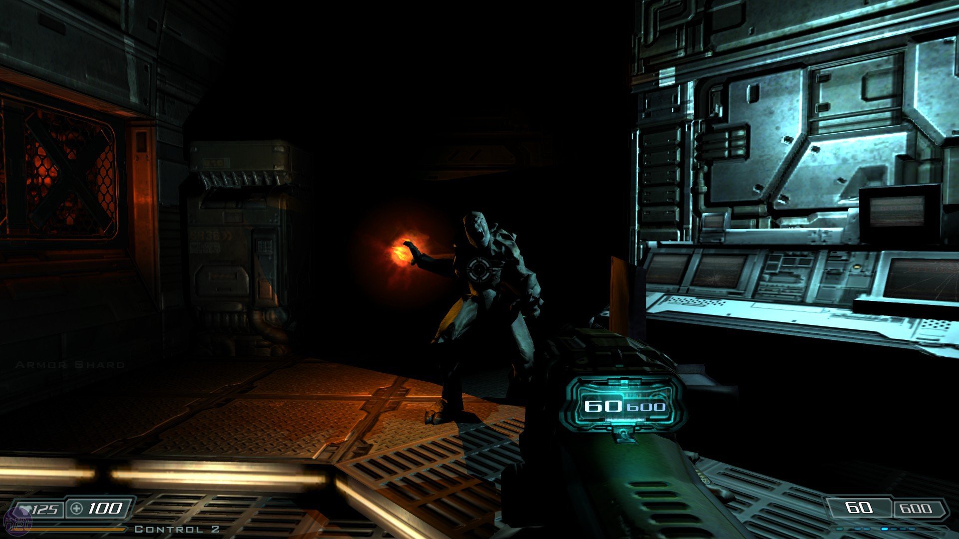 Игровой процесс DOOM 3: перестрелка в тёмном коридоре марсианской базы