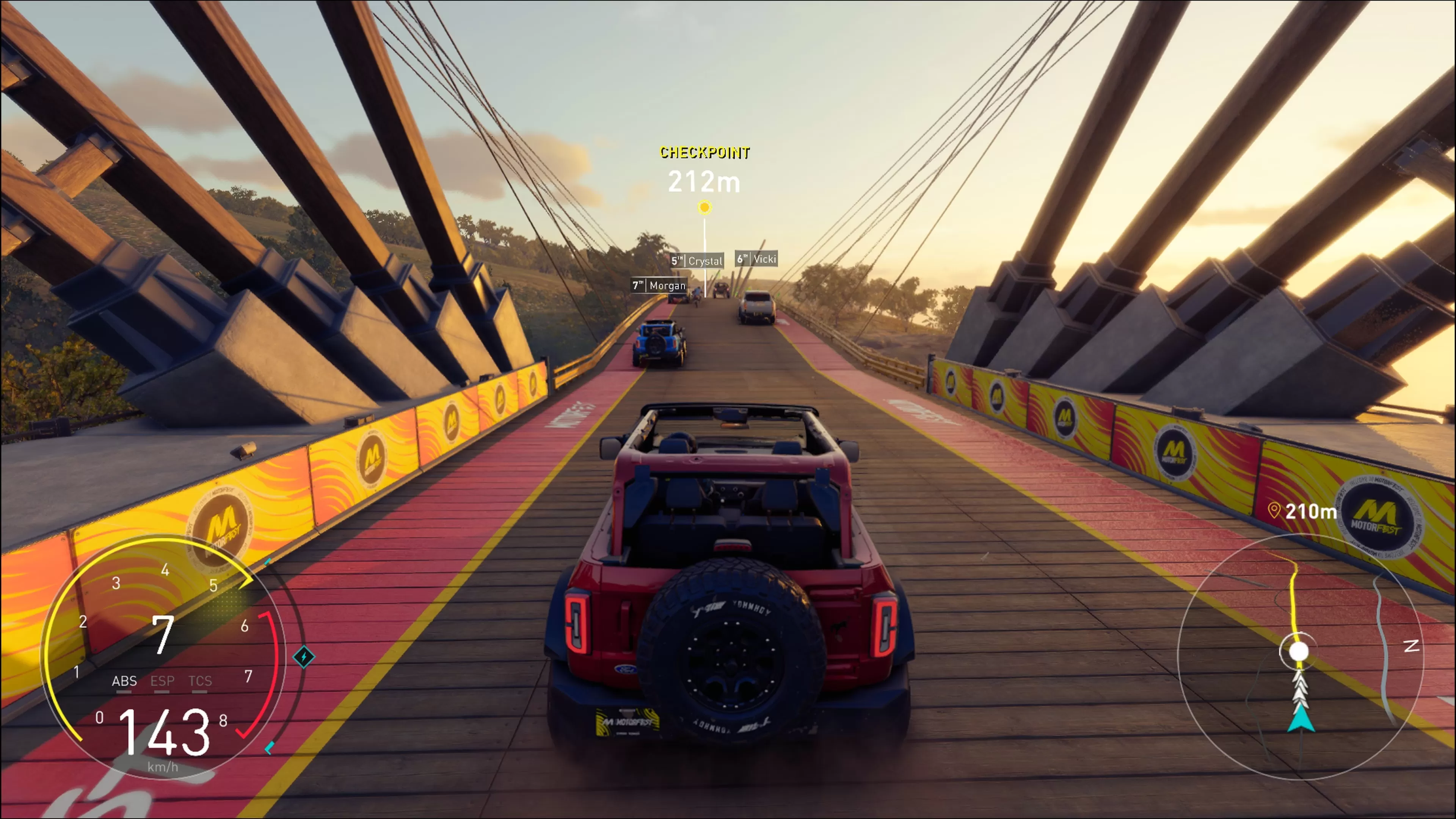 Геймплей The Crew Motorfest: гонка внедорожников по мосту