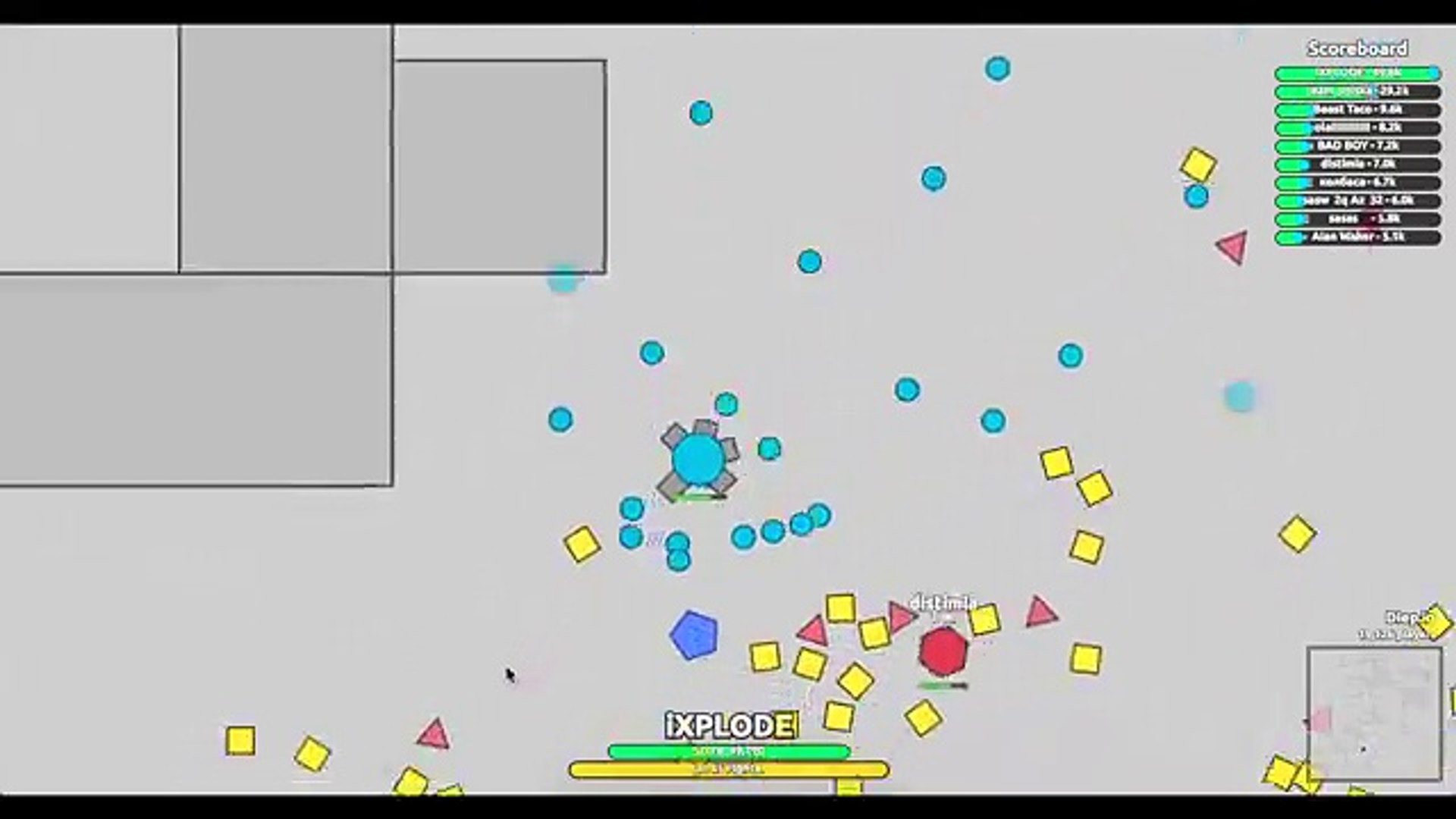Игровой процесс Diep.io: танк сражается на арене с геометрическими фигурами